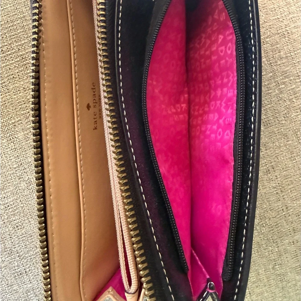 Kate Spade  Outlet Black Zipper Wrislet  Like New